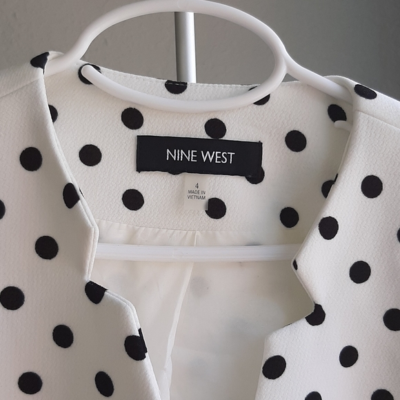 Suit - Picture 2 of 4